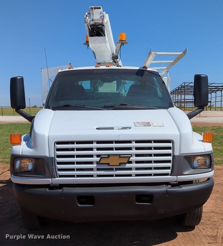 image for item MX9341 2005 Chevrolet C4500  bucket truck