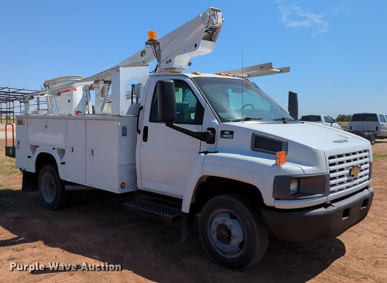 image for item MX9341 2005 Chevrolet C4500  bucket truck