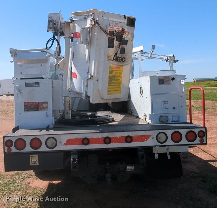 image for item MX9341 2005 Chevrolet C4500  bucket truck