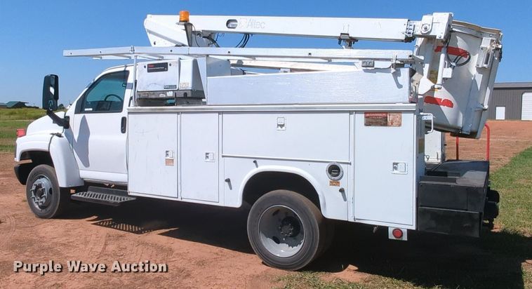 image for item MX9341 2005 Chevrolet C4500  bucket truck