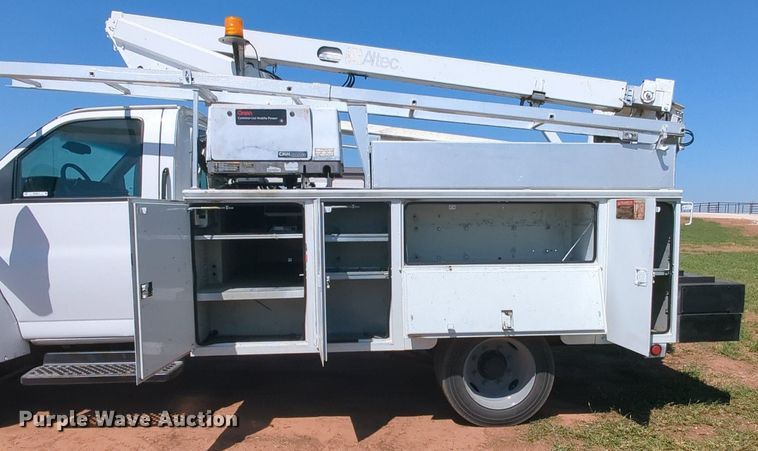 image for item MX9341 2005 Chevrolet C4500  bucket truck