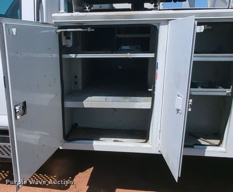 image for item MX9341 2005 Chevrolet C4500  bucket truck