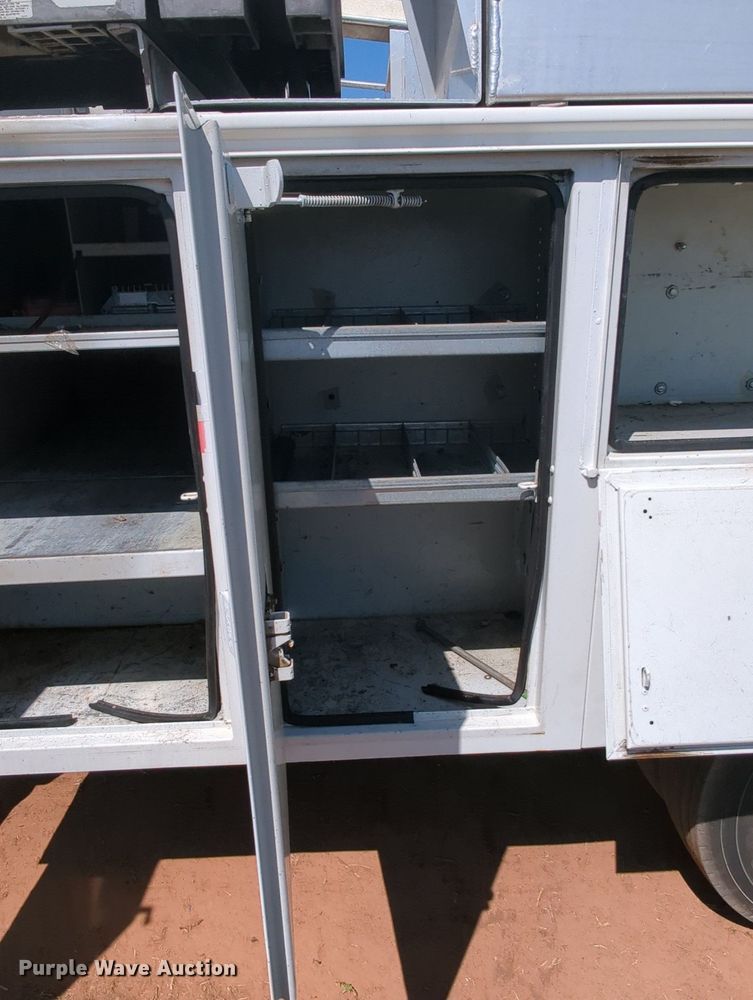 image for item MX9341 2005 Chevrolet C4500  bucket truck