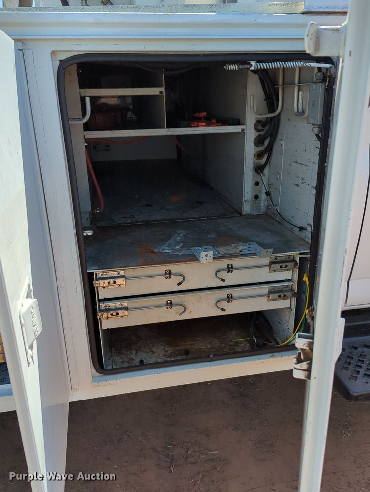 image for item MX9341 2005 Chevrolet C4500  bucket truck