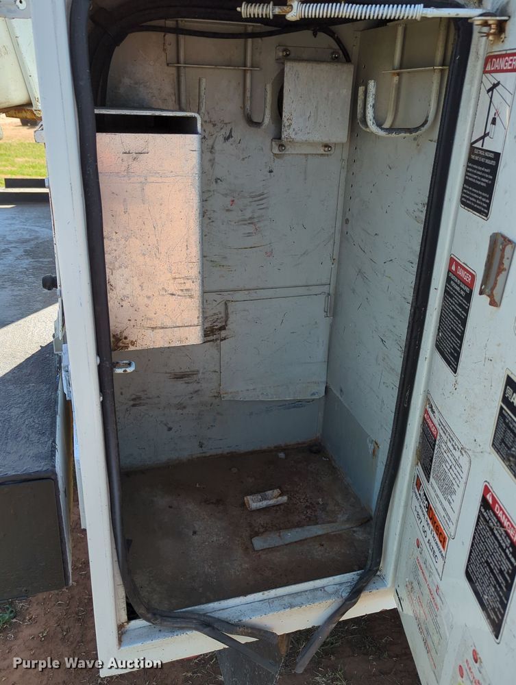 image for item MX9341 2005 Chevrolet C4500  bucket truck