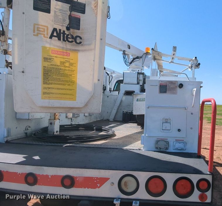 image for item MX9341 2005 Chevrolet C4500  bucket truck