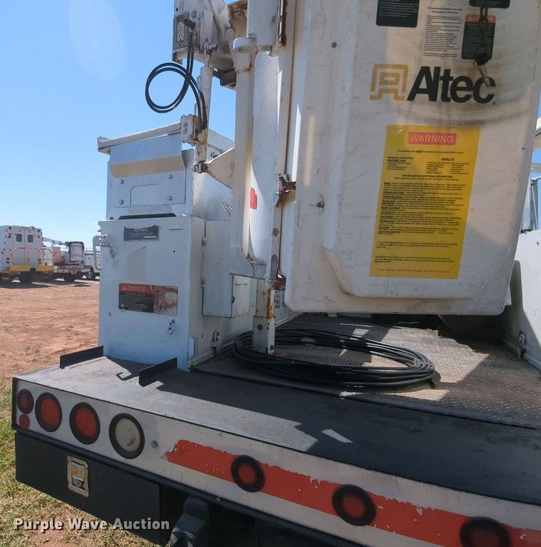 image for item MX9341 2005 Chevrolet C4500  bucket truck
