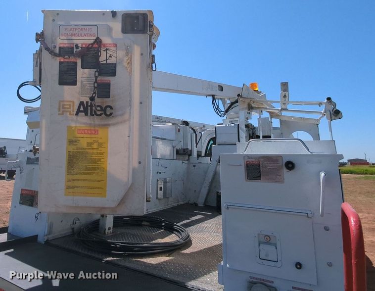 image for item MX9341 2005 Chevrolet C4500  bucket truck