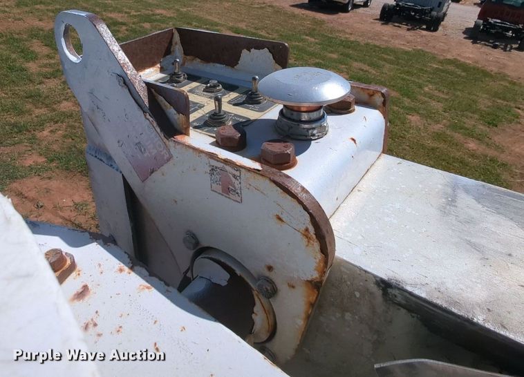 image for item MX9341 2005 Chevrolet C4500  bucket truck