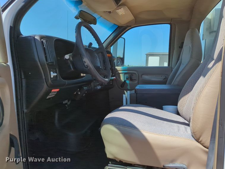 image for item MX9341 2005 Chevrolet C4500  bucket truck