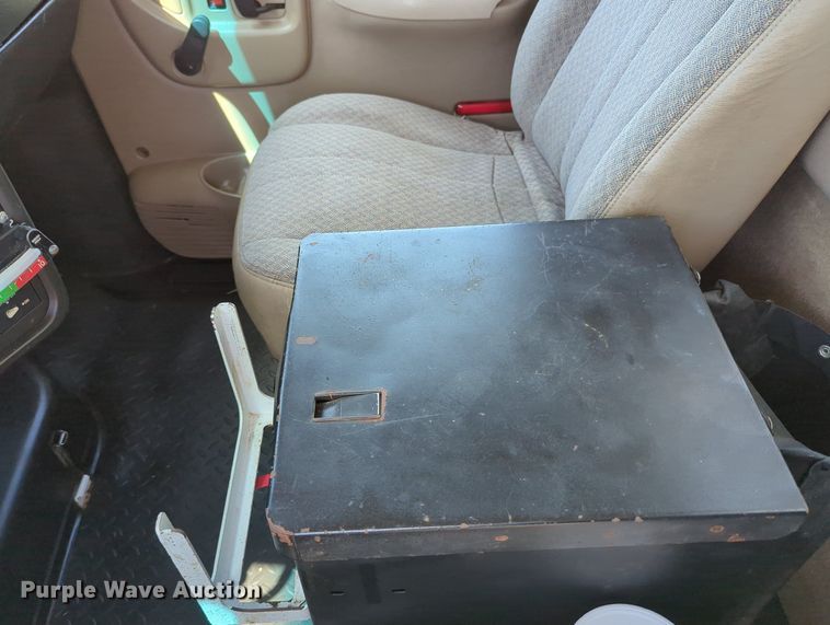 image for item MX9341 2005 Chevrolet C4500  bucket truck