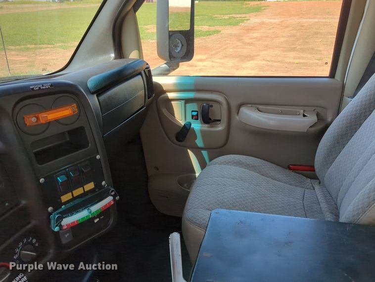 image for item MX9341 2005 Chevrolet C4500  bucket truck