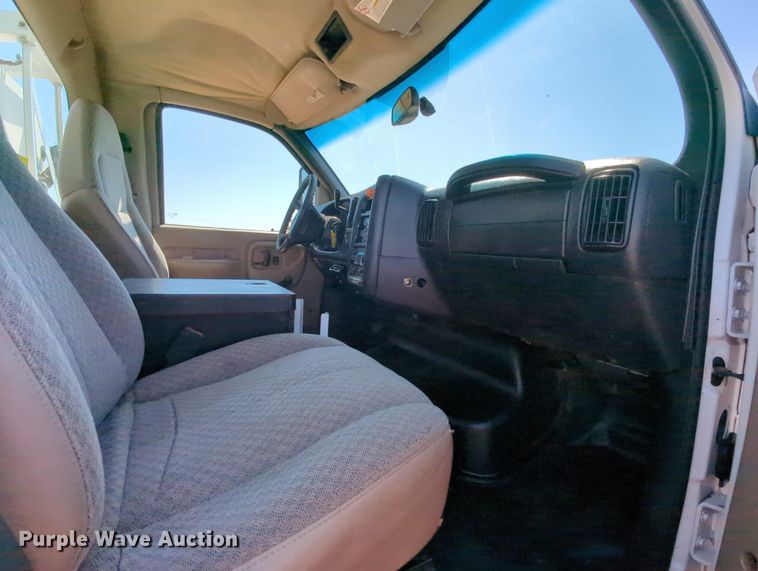 image for item MX9341 2005 Chevrolet C4500  bucket truck