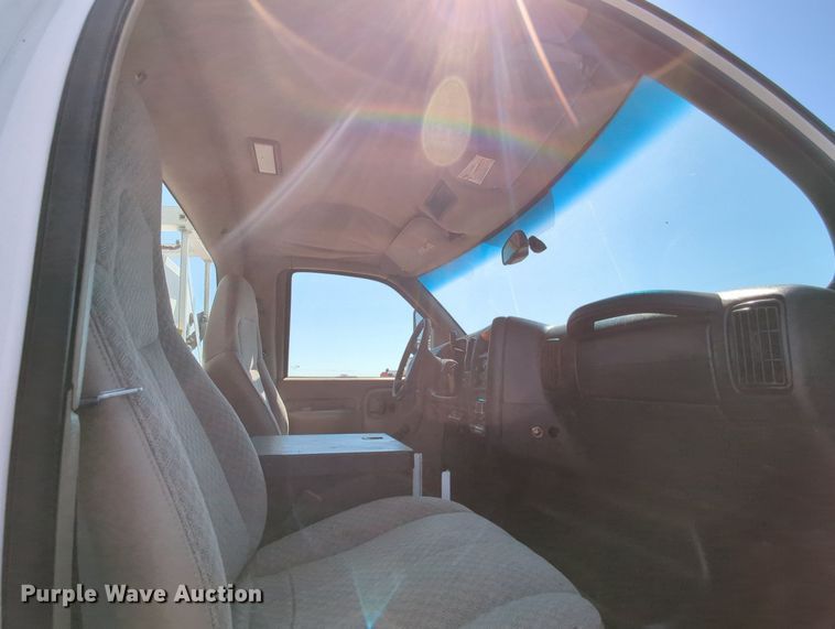 image for item MX9341 2005 Chevrolet C4500  bucket truck