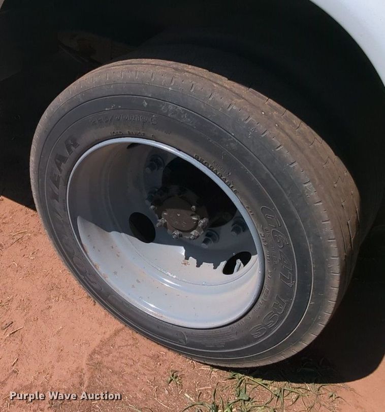 image for item MX9341 2005 Chevrolet C4500  bucket truck