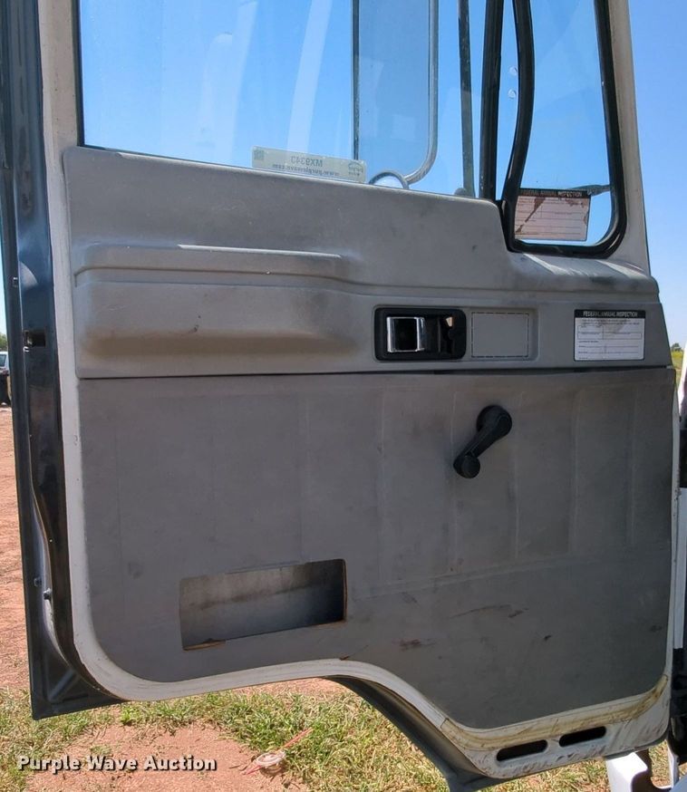 image for item MX9343 1995 Isuzu FRR  box truck