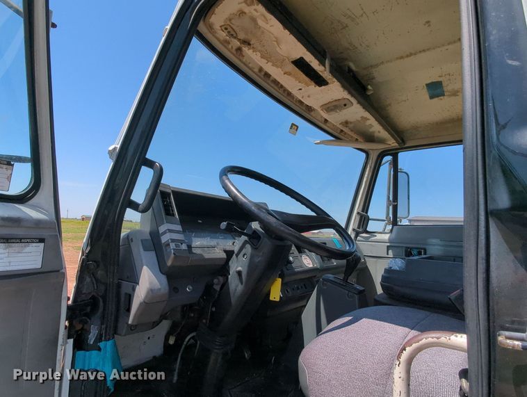 image for item MX9343 1995 Isuzu FRR  box truck