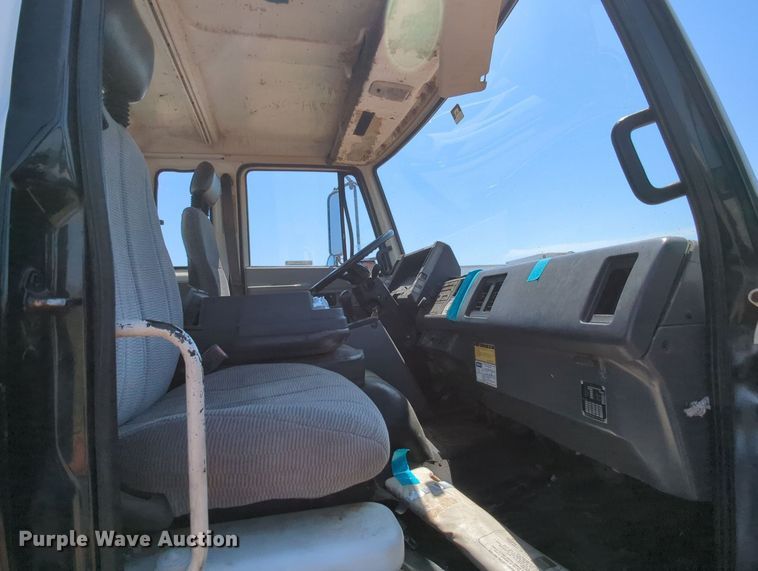 image for item MX9343 1995 Isuzu FRR  box truck