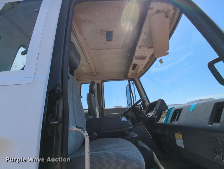 image for item MX9343 1995 Isuzu FRR  box truck