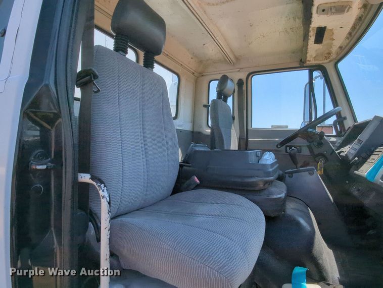 image for item MX9343 1995 Isuzu FRR  box truck