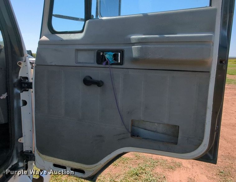 image for item MX9343 1995 Isuzu FRR  box truck