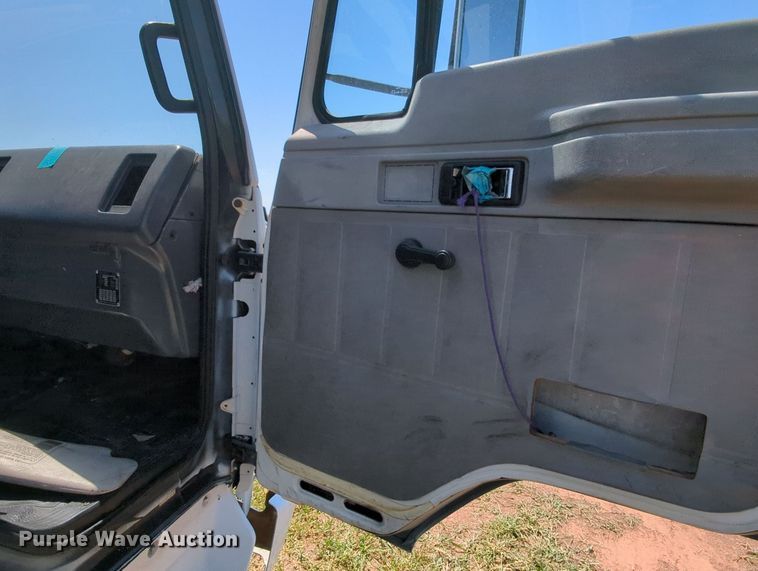 image for item MX9343 1995 Isuzu FRR  box truck