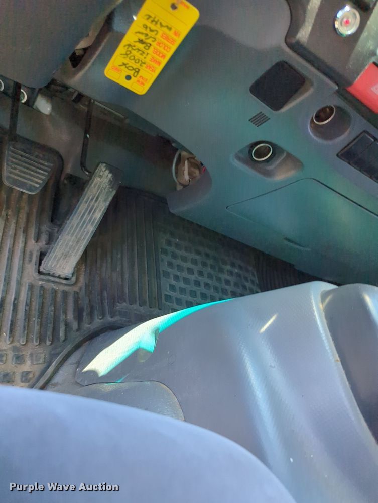 image for item MX9344 2008 Isuzu NPR  Crew Cab box truck