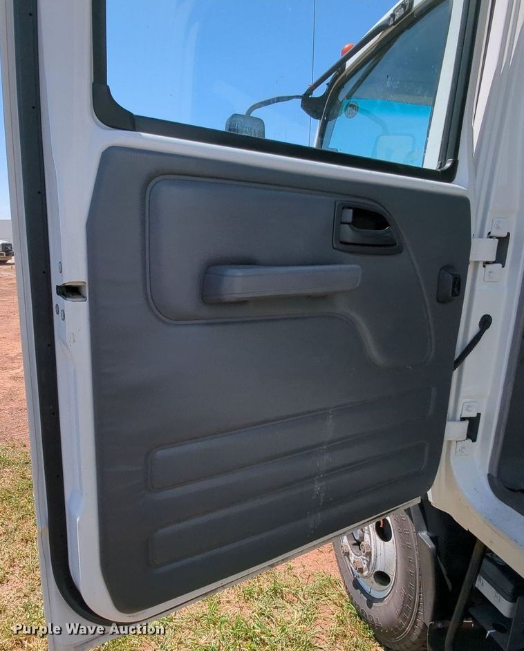 image for item MX9344 2008 Isuzu NPR  Crew Cab box truck