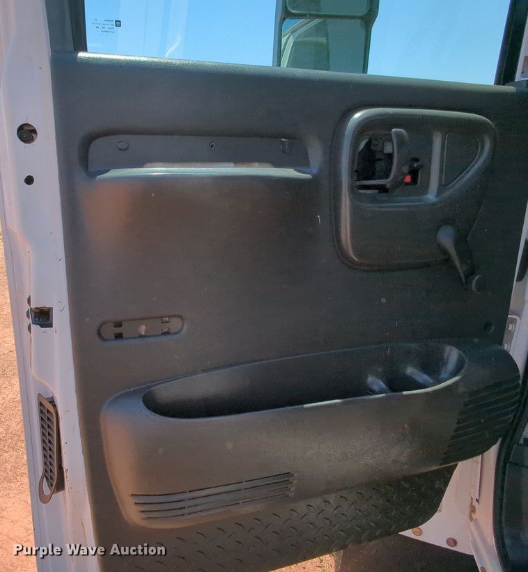 image for item MX9346 2008 Chevrolet C4500  Crew Cab flatbed truck