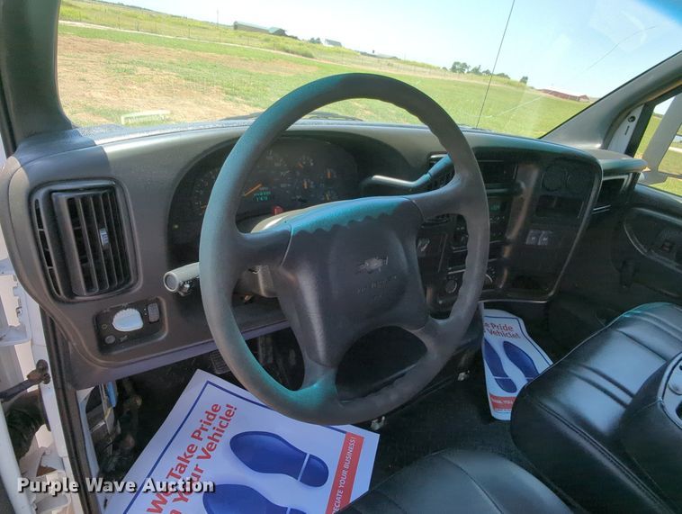 image for item MX9346 2008 Chevrolet C4500  Crew Cab flatbed truck