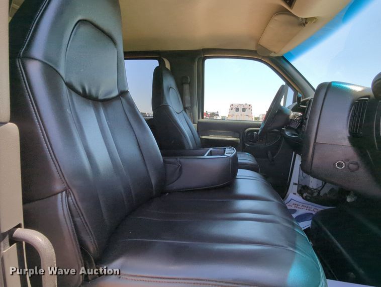 image for item MX9346 2008 Chevrolet C4500  Crew Cab flatbed truck