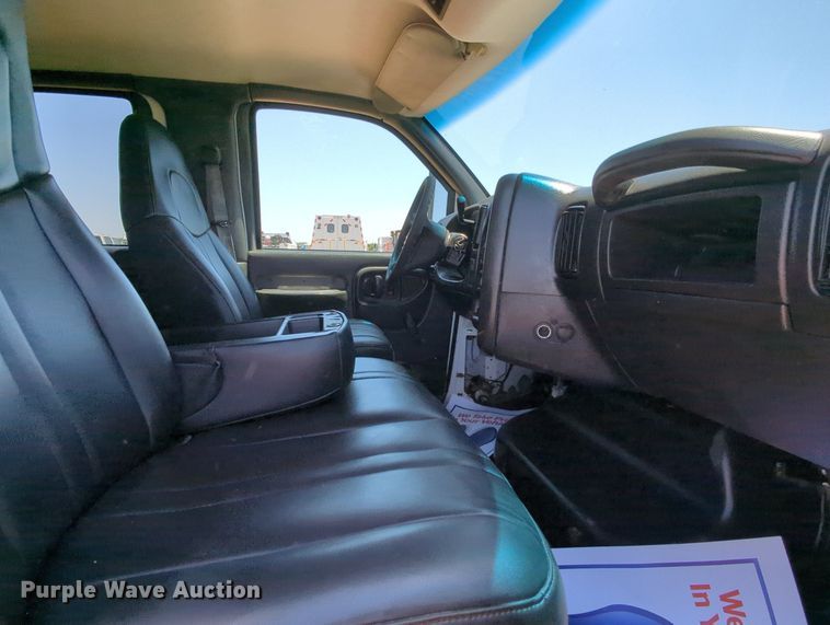 image for item MX9346 2008 Chevrolet C4500  Crew Cab flatbed truck