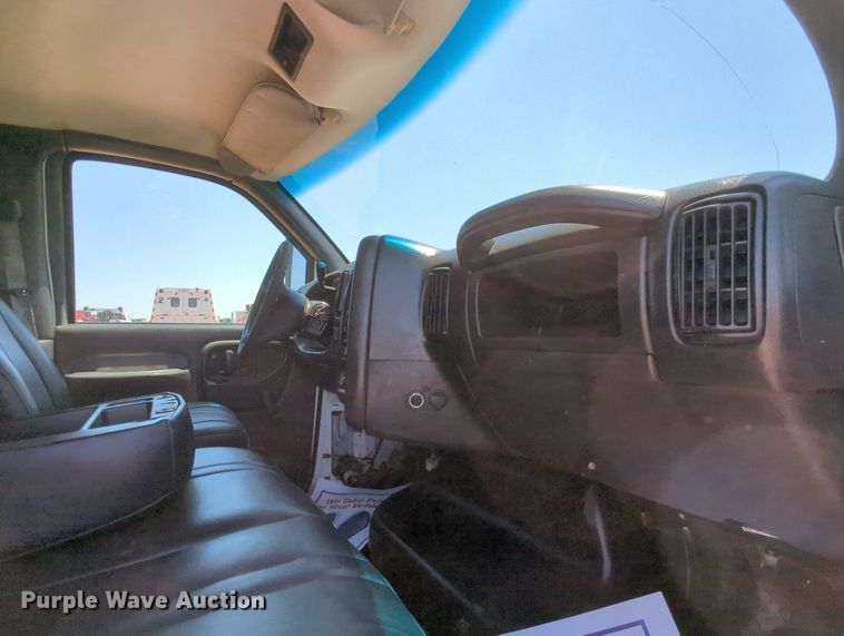 image for item MX9346 2008 Chevrolet C4500  Crew Cab flatbed truck