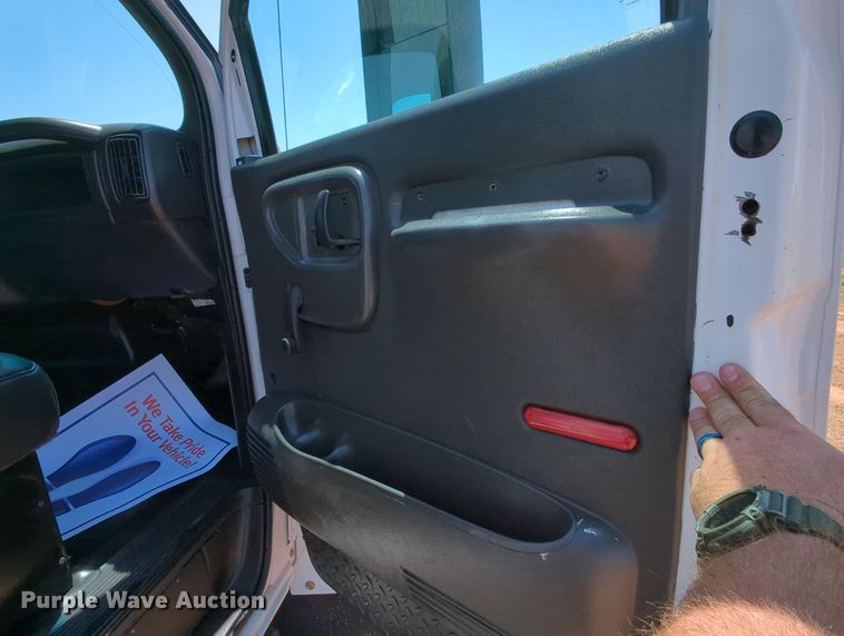 image for item MX9346 2008 Chevrolet C4500  Crew Cab flatbed truck