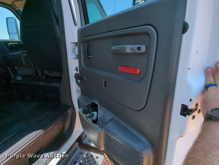 image for item MX9346 2008 Chevrolet C4500  Crew Cab flatbed truck