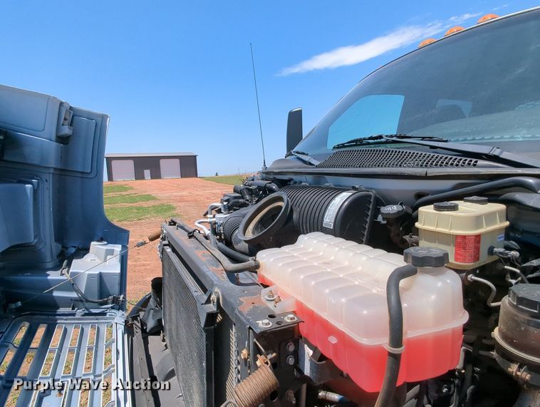 image for item MX9346 2008 Chevrolet C4500  Crew Cab flatbed truck