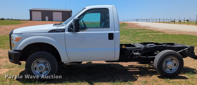 image for item MX9347 2012 Ford F250 Super Duty  pickup truck cab and chassis