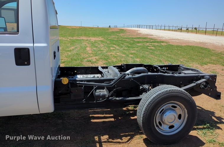 image for item MX9347 2012 Ford F250 Super Duty  pickup truck cab and chassis