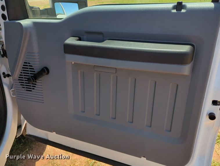 image for item MX9347 2012 Ford F250 Super Duty  pickup truck cab and chassis