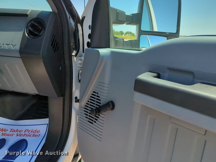 image for item MX9347 2012 Ford F250 Super Duty  pickup truck cab and chassis