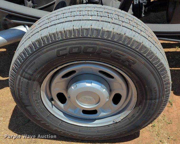 image for item MX9347 2012 Ford F250 Super Duty  pickup truck cab and chassis