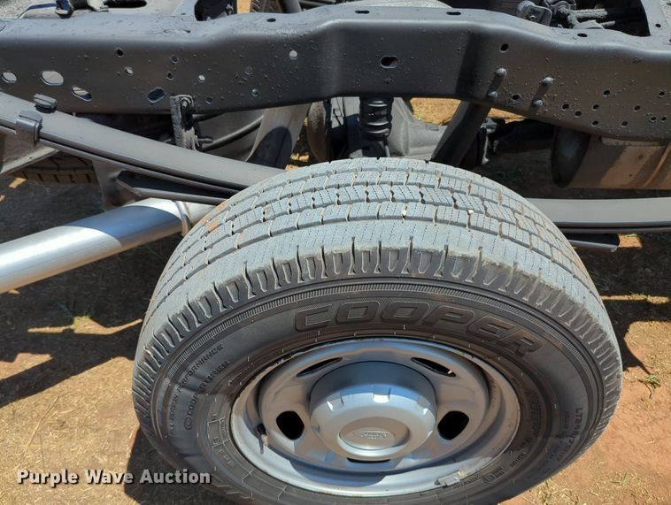 image for item MX9347 2012 Ford F250 Super Duty  pickup truck cab and chassis