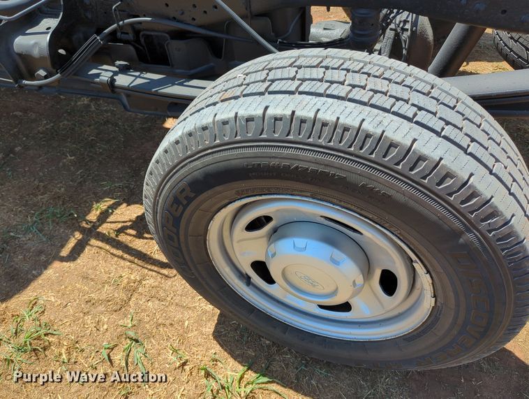 image for item MX9347 2012 Ford F250 Super Duty  pickup truck cab and chassis