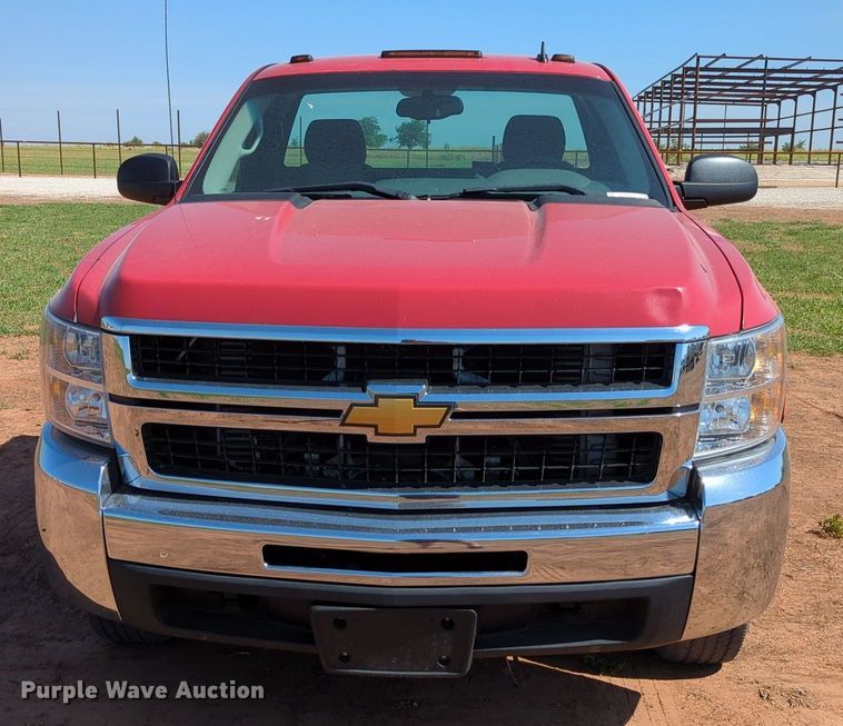 image for item MX9348 2008 Chevrolet Silverado 3500HD  pickup truck cab and chassis