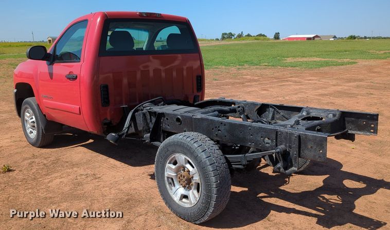 image for item MX9348 2008 Chevrolet Silverado 3500HD  pickup truck cab and chassis