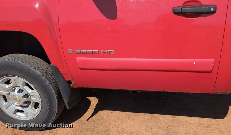 image for item MX9348 2008 Chevrolet Silverado 3500HD  pickup truck cab and chassis