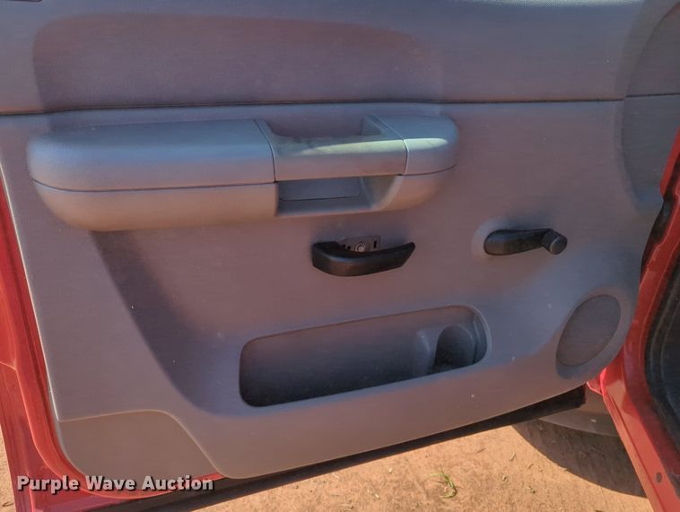 image for item MX9348 2008 Chevrolet Silverado 3500HD  pickup truck cab and chassis