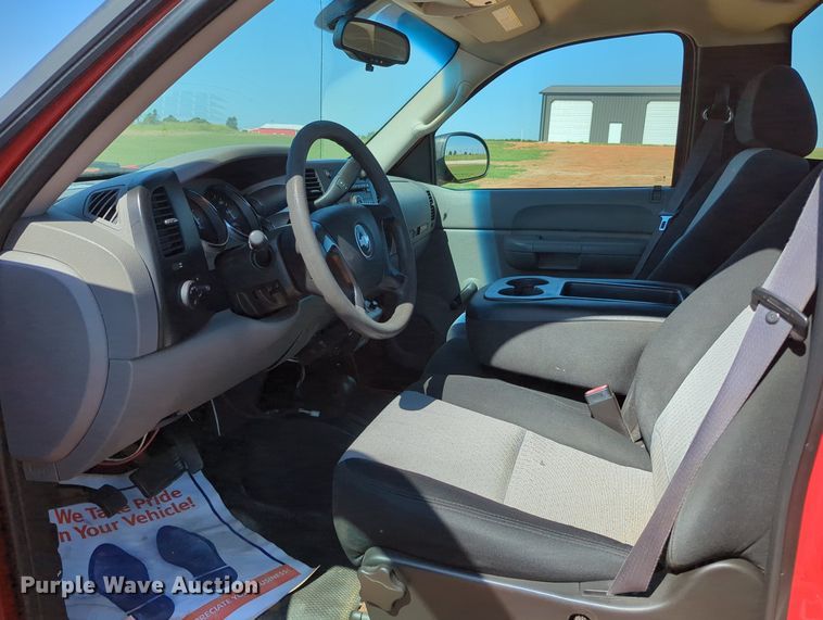 image for item MX9348 2008 Chevrolet Silverado 3500HD  pickup truck cab and chassis