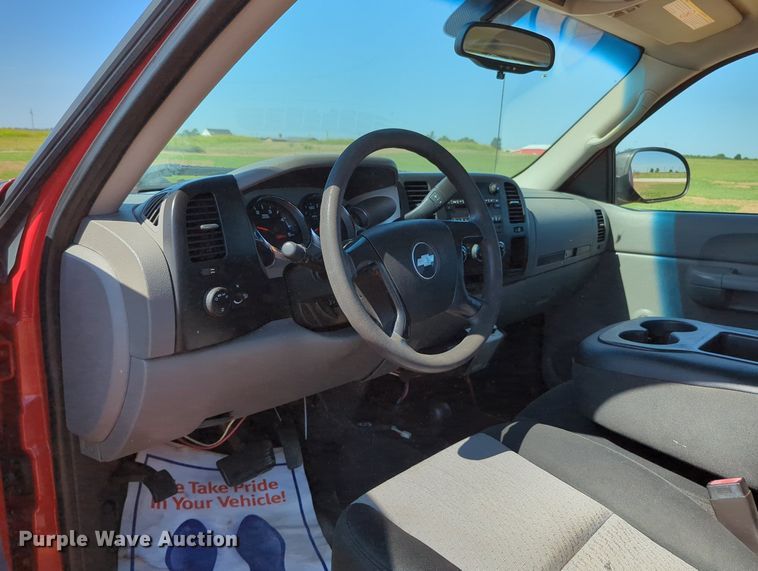 image for item MX9348 2008 Chevrolet Silverado 3500HD  pickup truck cab and chassis