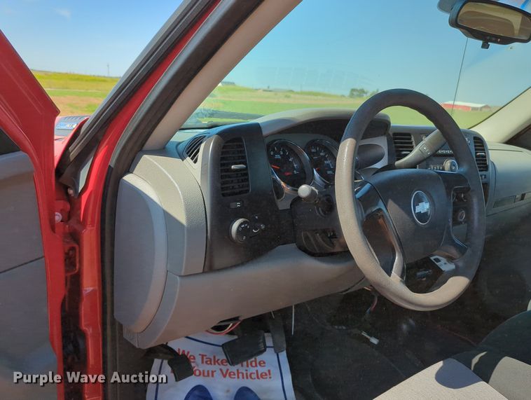 image for item MX9348 2008 Chevrolet Silverado 3500HD  pickup truck cab and chassis